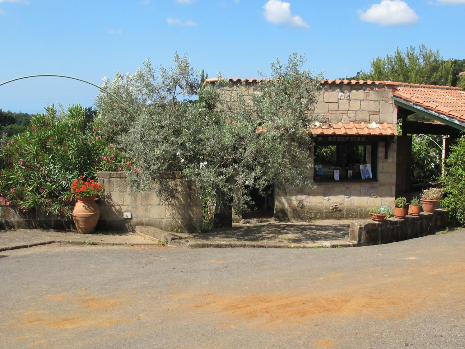 Il Borgo Centro Vacanze Guardistallo Exterior photo